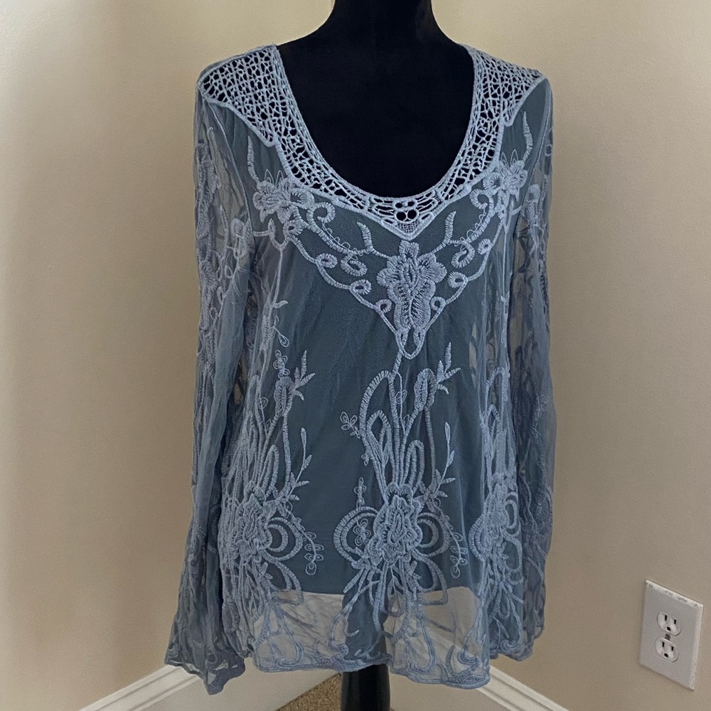 Beautiful Neiman Marcus Embroidered Lace Top Long Sleeve Shale color Lds L/XL